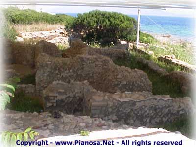 L'antico bagno di Agrippa nell'isola di Pianosa.